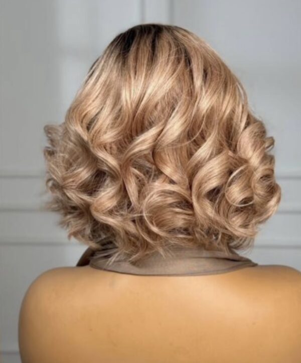 Miami Blonde - Image 4
